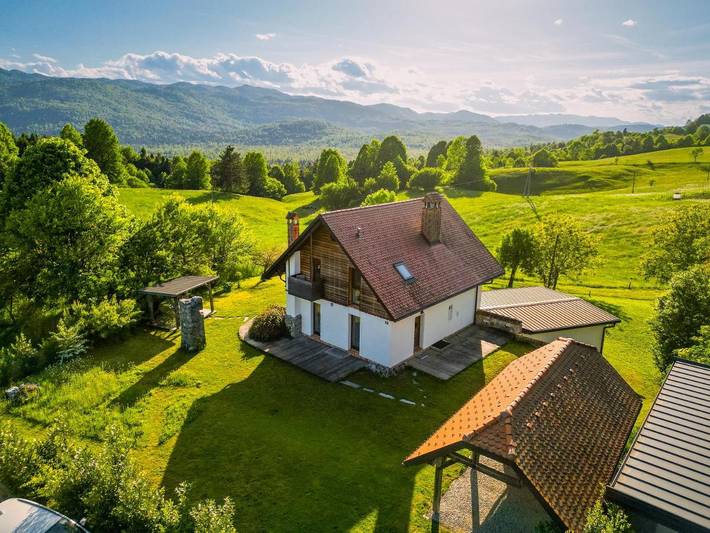 Location de vacances pour 4 personnes, avec jardin et vue, animaux acceptés à Logatec