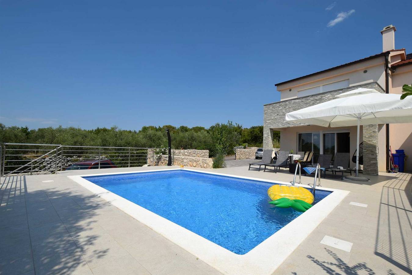 Villa Sara mit privatem Pool in Malinska-Dubašnica, Krk