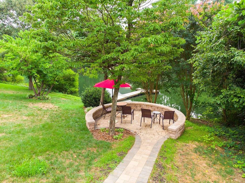 2 bed/2 bath with Lr, Dr, Kitchen, Laundry & Deck. Parties are not allowed. in High Point, Guilford County