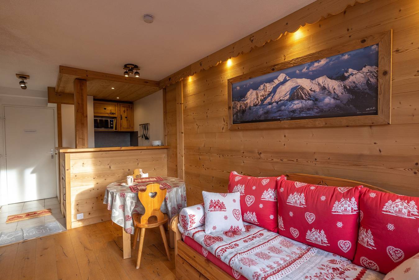 Appartement entier, Appartement "Amanuq Lovely Apartment" avec vue sur les montagnes, balcon privé et Wi-Fi. in Chamonix-Mont-Blanc, Massif du Mont-Blanc
