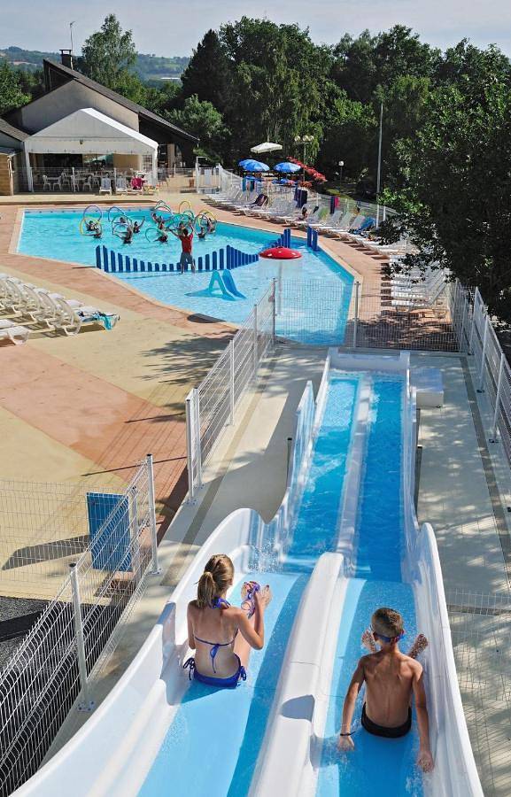 Location de vacances pour 4 personnes, avec vue et piscine ainsi que vue sur le lac et terrasse, animaux acceptés à Pont-de-Salars - 4