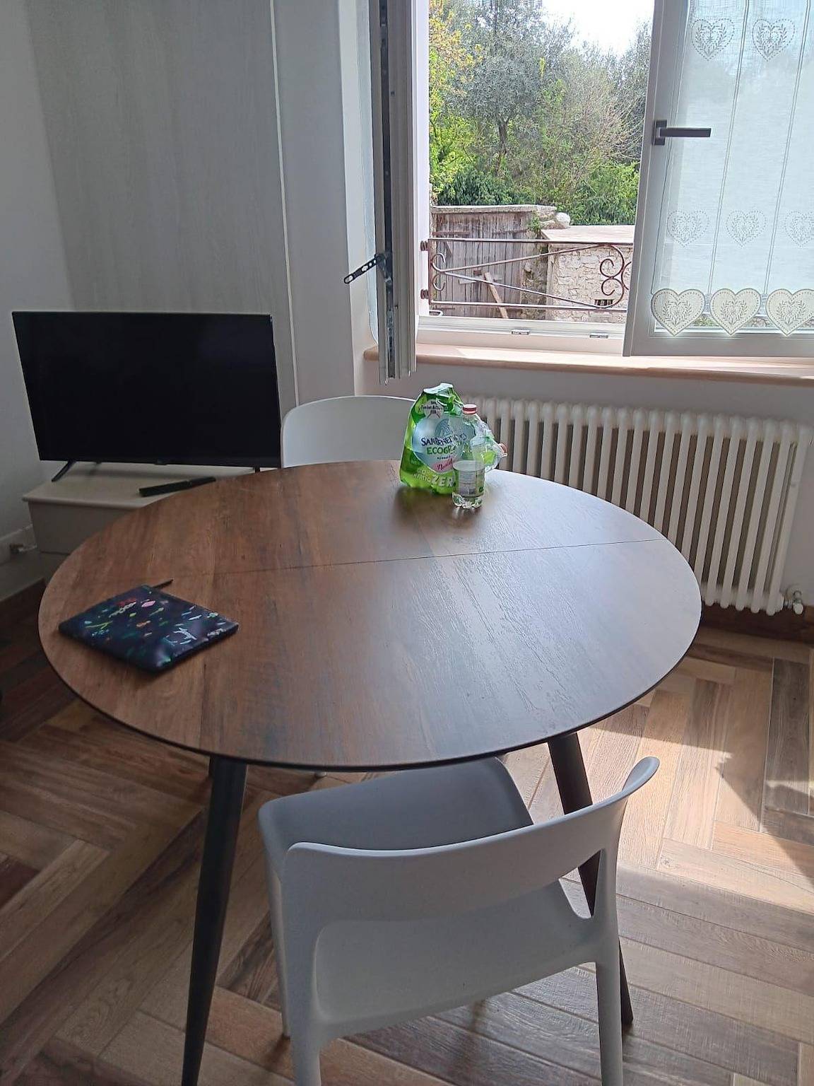 Ganze Ferienwohnung, Ein-Zimmer-Wohnung in Pozzo in Brenzone, Gardasee-Berge
