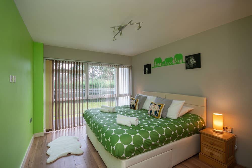 Ganze Wohnung, Two bedroom apartment with balcony dog friendly in Sandbanks, Poole