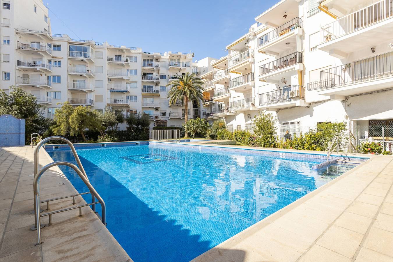 Ganze Wohnung, Ferienwohnung Coronado 58 2 Schlafzimmer mit Pool, Wlan, Terrasse und Garten in Nerja, Costa del Sol