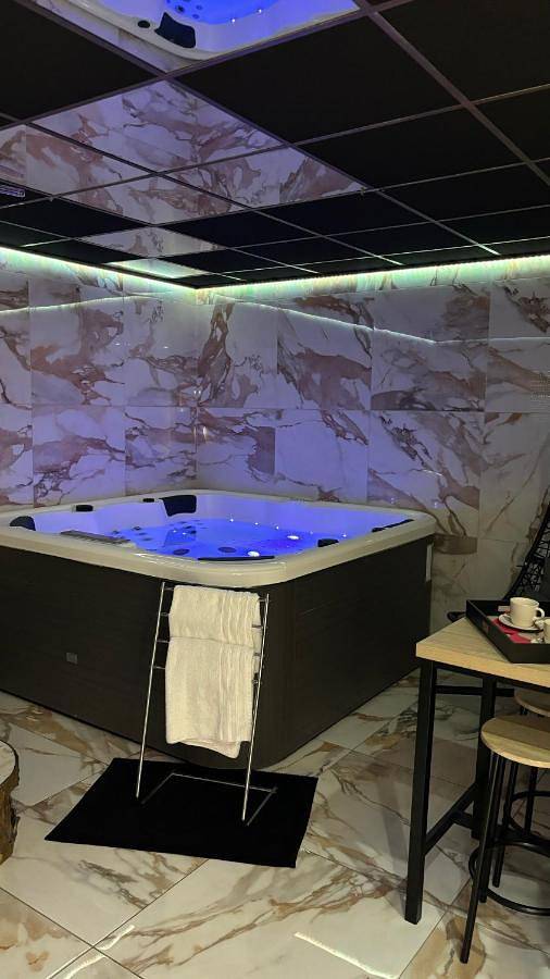 Ô Saphir Spa - Maison N2 in Denain, Région de Valenciennes