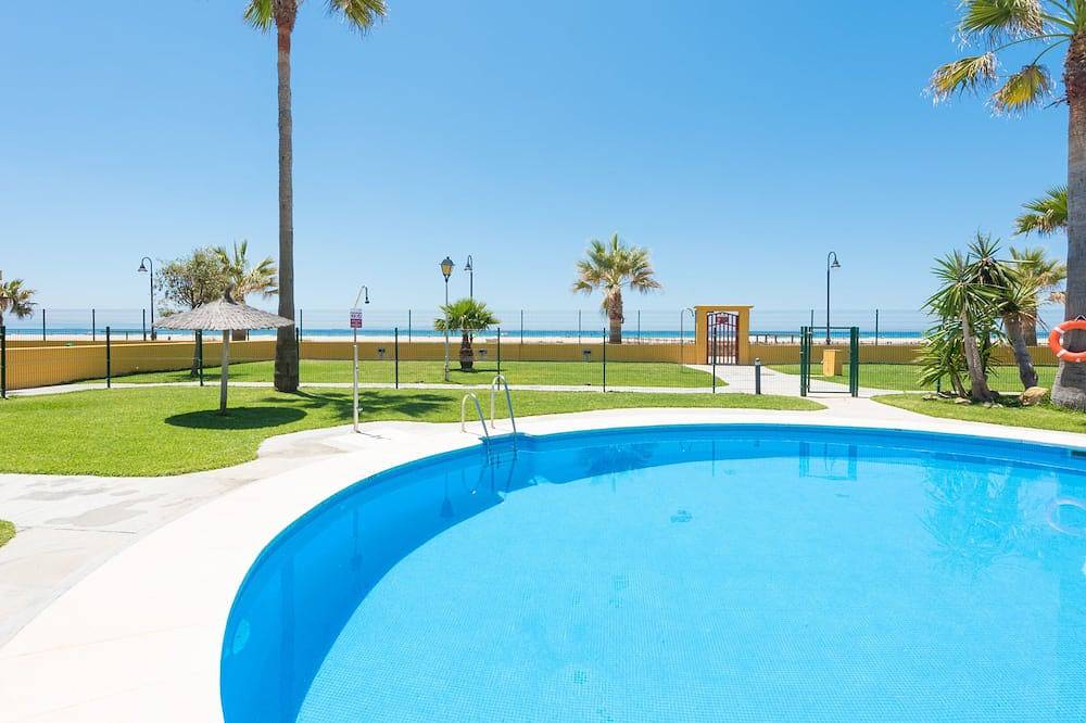 Entire apartment, Beachfront apartment in Tarifa with pool in Playa de Los Lances, Tarifa