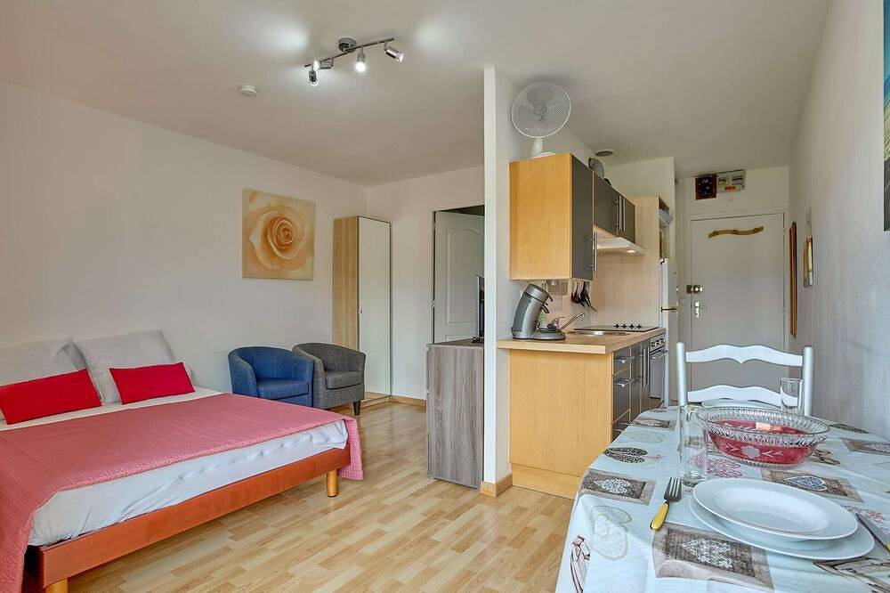 Apartamento entero, Encantador estudio renovado para 2 cerca del Lago de Uby in Cazaubon, Gers