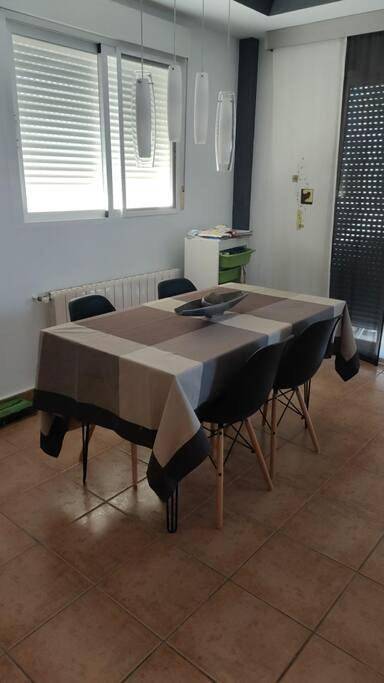 Location de vacances pour 6 personnes, avec jardin ainsi que vue et piscine à Chiva - 3