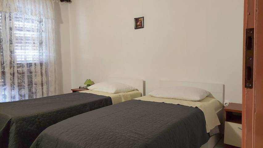 Ferienwohnung für 4 Personen, mit Balkon/Terrasse auf Pasman