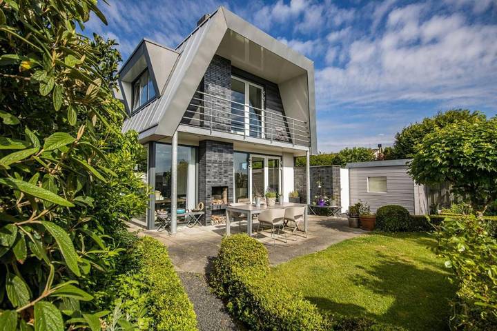Villa für 4 Personen, mit Balkon und Terrasse sowie Garten und Ausblick