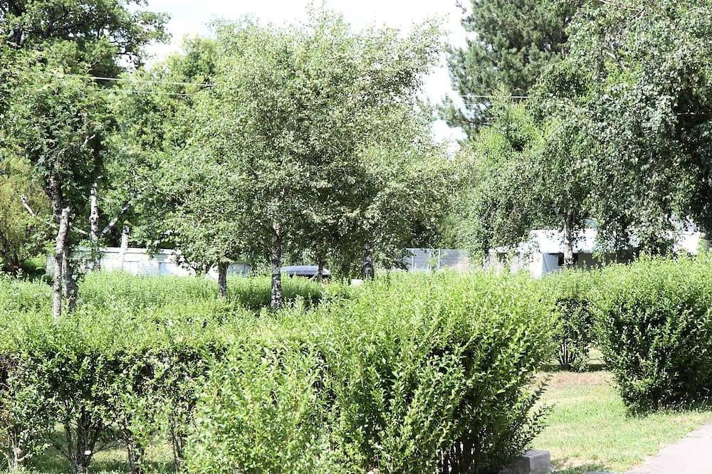 Tithome 2 chambres sans sanitaires 4 personnes in Saint-Symphorien-de-Thénières, Parc naturel régional de l'Aubrac