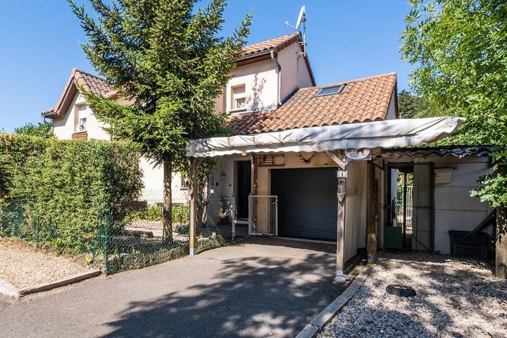 Gîte pour 6 personnes, avec vue et terrasse