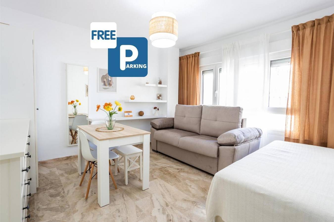 Estudio entero, Estudio 'San Felipe Neri Free Parking' con vistas al mar, Wi-Fi y aire acondicionado in Playa La Victoria, Cádiz