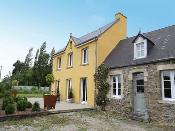 Gîte pour 6 personnes, avec jardin, adapté aux familles dans Saint Sauveur De Pierrepont