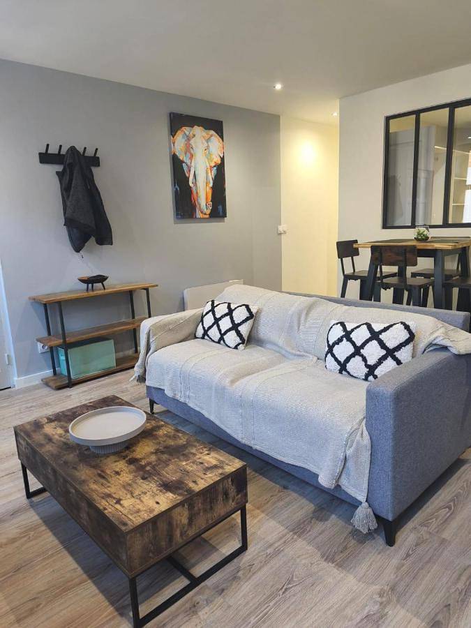 Appartement entier, Apartment - Ground Floor in Yenne, Région de Chambéry