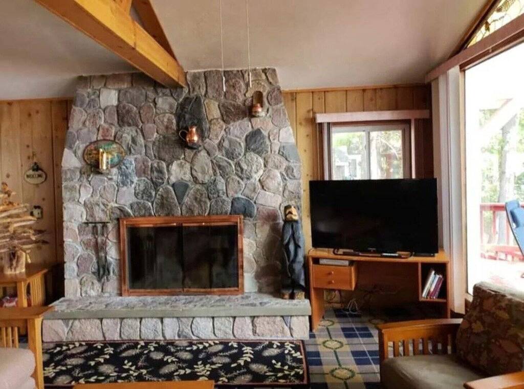 Spectacular Lakefront Cabin w/boat mooring on Higgins Lake Sleeps up to 8 people in Higgins Lake