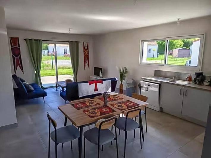 Location de vacances pour 6 personnes, avec terrasse et jardin à La Pommeraie-sur-Sèvre - 3