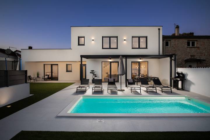 Villa pour 6 personnes, avec jardin ainsi que terrasse et piscine à Loborika