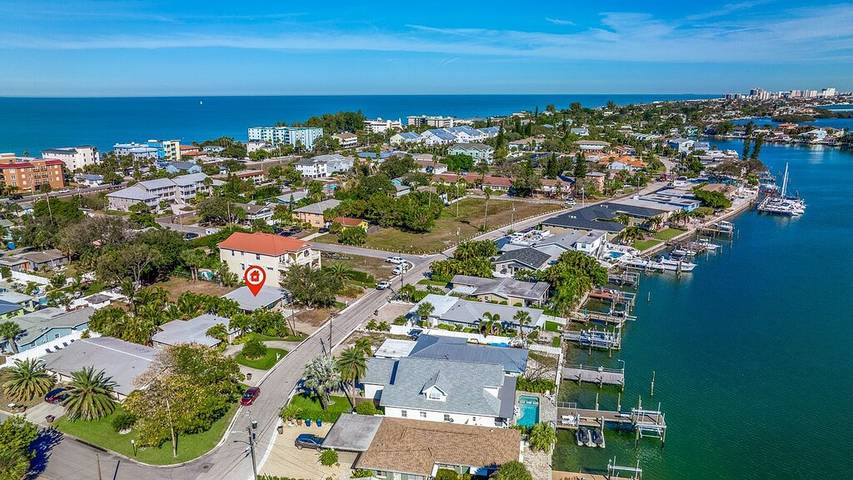 Vacation rental for 8 people, with yard and terrace in Indian Rocks Beach