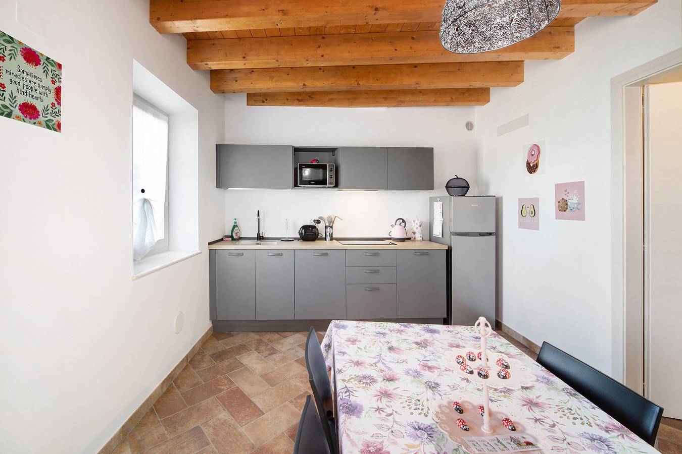 Appartamento intero, Appartamento per vacanze "Casale La Coccinella Lavanda" con giardino in comune e Wi-Fi in Caprino Veronese, Prealpi Gardesane