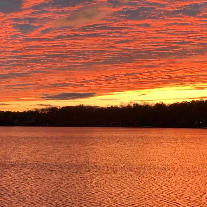 Vacation rental for 9 people, with pool and yard in Pocono Mountains