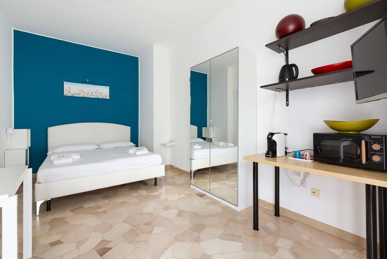 Appartamento intero, Guesthost - Lorenteggio-Frattini Balcony Apartment in Giambellino-Lorenteggio, Milano