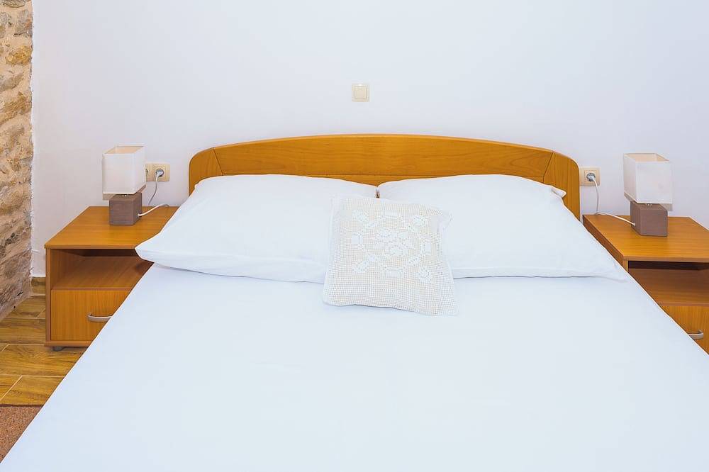 Ferienhaus Ana mit Pool in Krka Nationalpark - Šibenik-Knin County- Kroatien in Puljane, Dalmatinisches Zagora