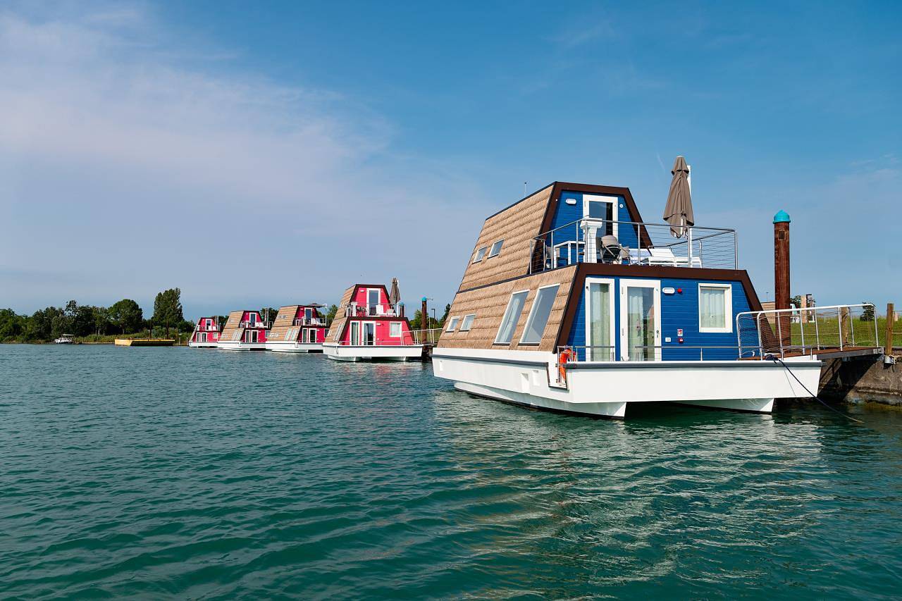 Houseboat for 6 people with pool in Lignano Sabbiadoro, Venetia