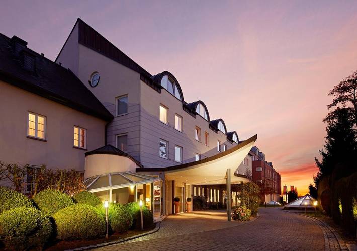 Hotel, mit Whirlpool und Terrasse sowie Garten und Pool in Speyer