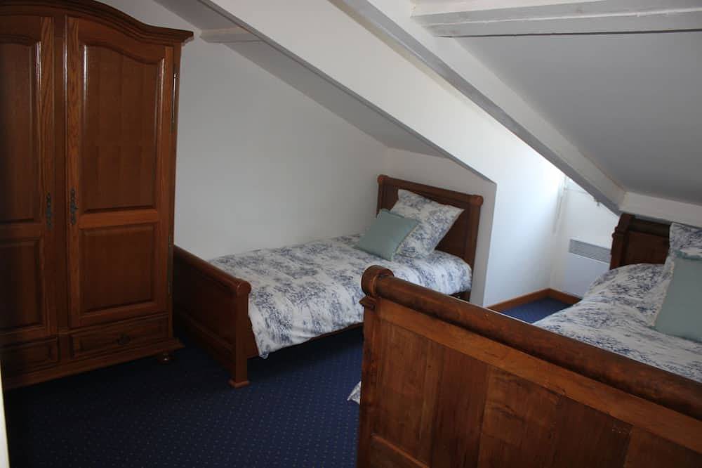 Charming Caen Stone House 150 M From The Sea/Wifi/Velos in Lion-sur-Mer, Caen region