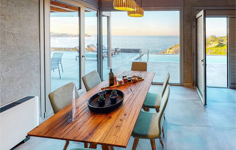 Location de vacances pour 6 personnes, avec piscine ainsi que jardin et terrasse dans Agia Pelagia - 4