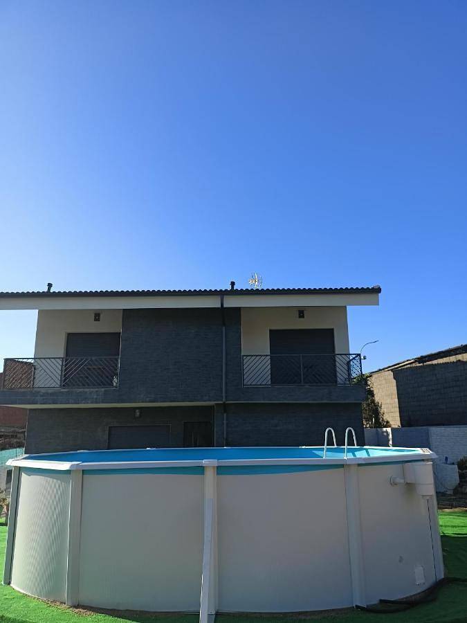 Casa de vacaciones para 14 personas, con jardín además de vistas y balcón en Provincia de Cáceres - 2