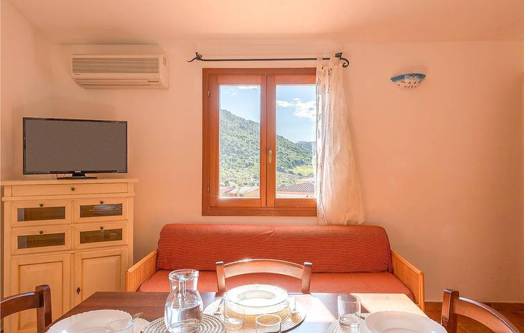 Gîte pour 4 personnes, avec piscine à Tanaunella - 4