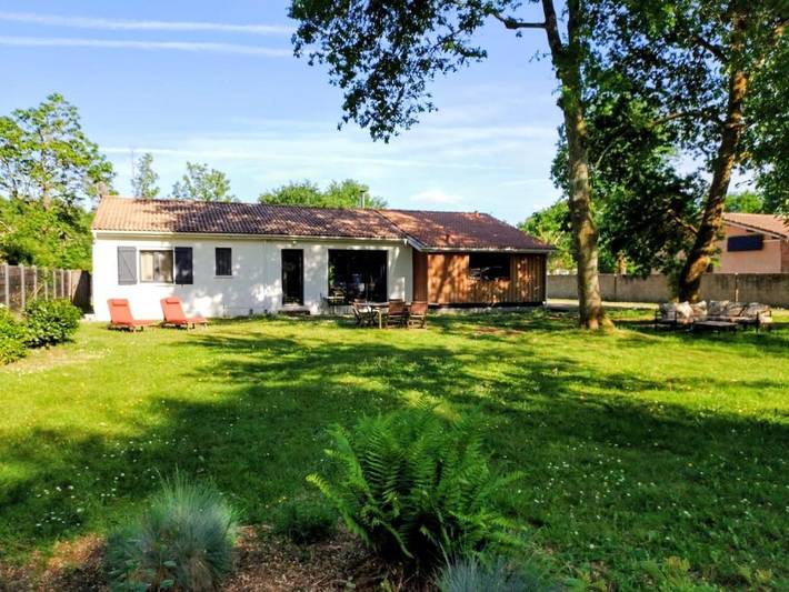 Location de vacances pour 9 personnes, avec Jardin à Le Temple