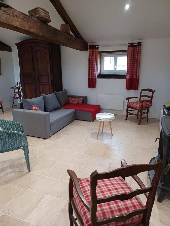 Two-Bedroom House in Marnay, Vienne (France)