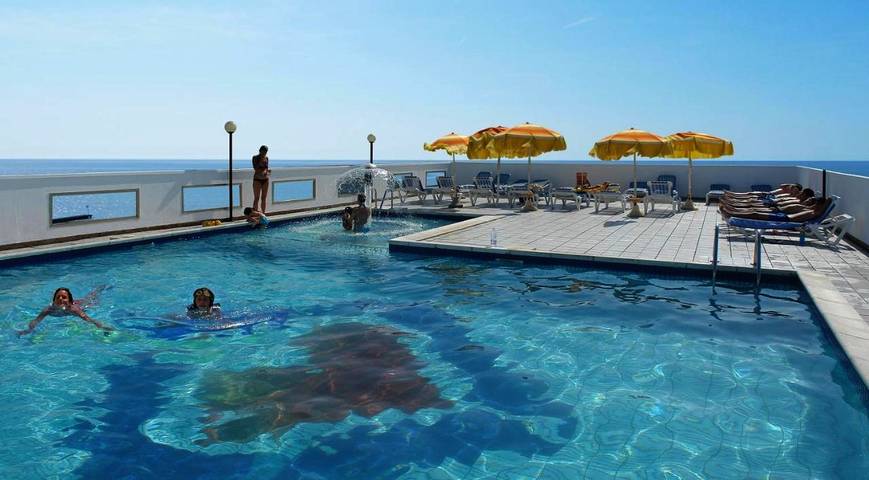 Hôtel pour 2 personnes, avec terrasse et piscine, animaux acceptés
