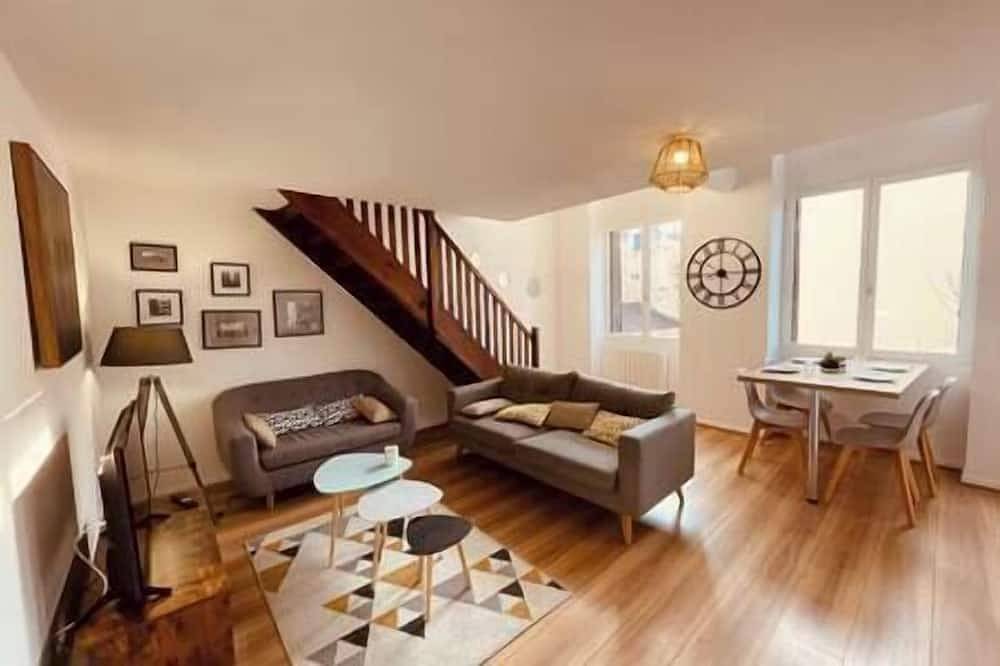 Apartamento entero, Beautiful 4-bedroom duplex apartment in Saint-Étienne, Parque Natural Regional de Pilat