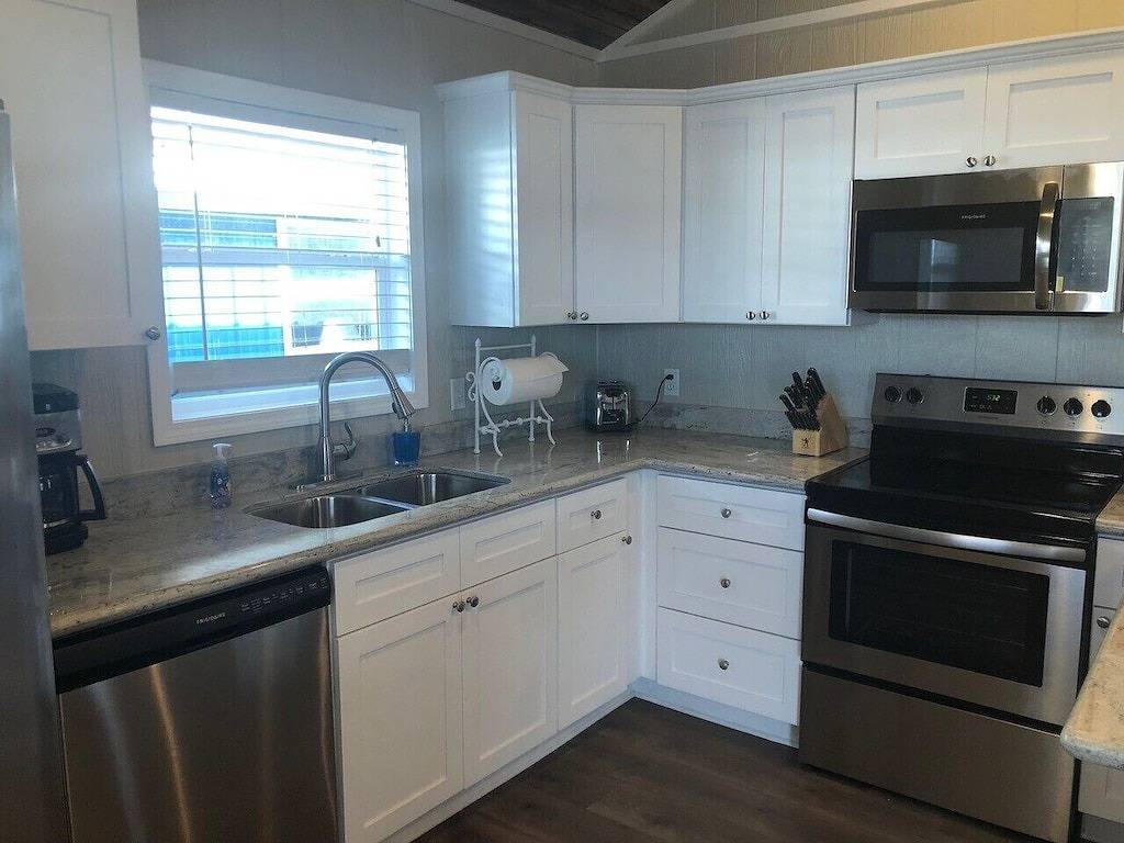 Neues Cypress Cove Marina Hausboot (985-264-6582) in Plaquemines Parish