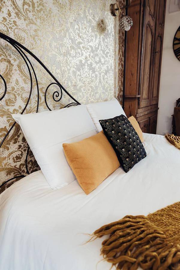 Chambre d’hôte pour 8 personnes, avec jardin ainsi que piscine et vue, animaux acceptés dans Mayenne - 3