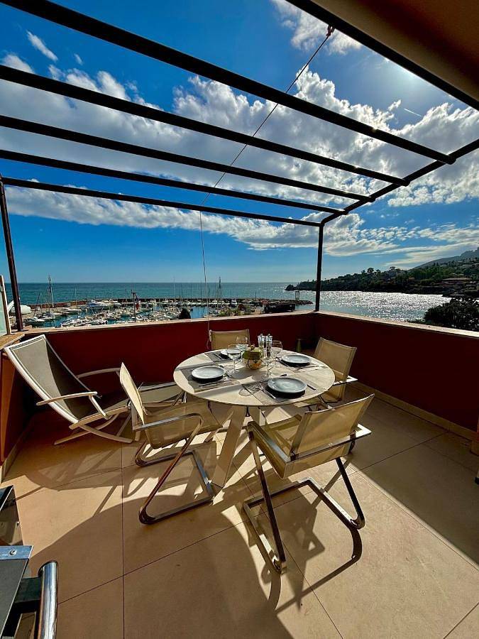 Appartement de vacances pour 6 personnes, avec piscine ainsi que vue et balcon