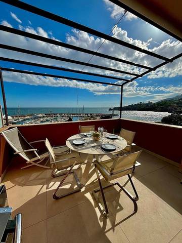 Gîte pour 6 personnes, avec vue ainsi que balcon et piscine dans Port de la Figueirette