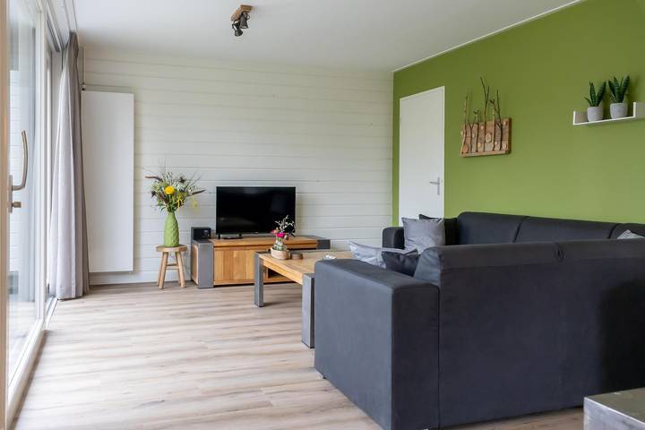Bungalow für 6 Personen, mit Pool und Terrasse sowie Garten in Friesland - 4