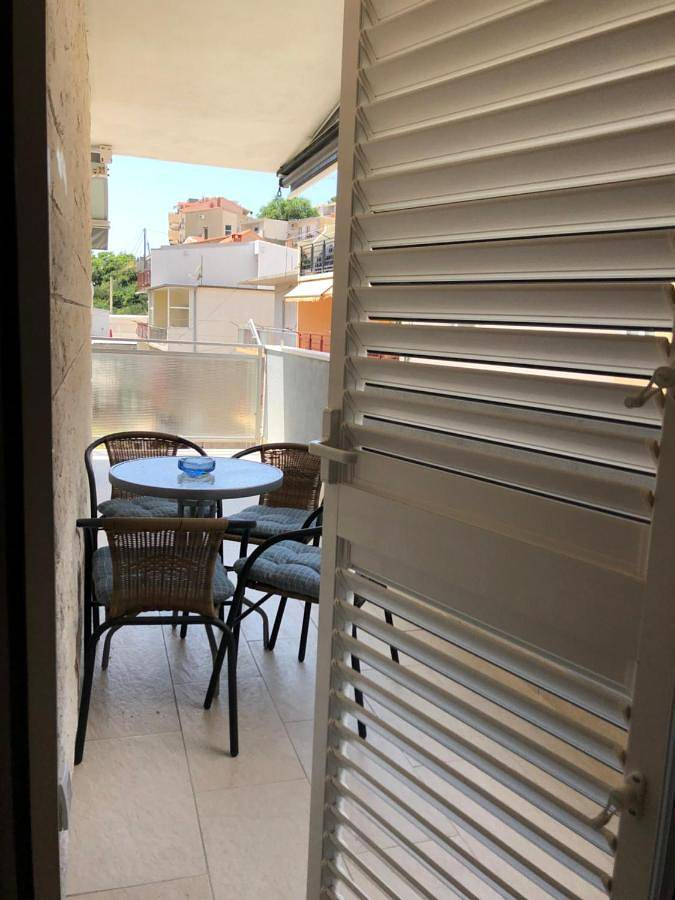Omis - private Ensuite room with balcony - hotel style in Omiš (Dalmatia), Omiš
