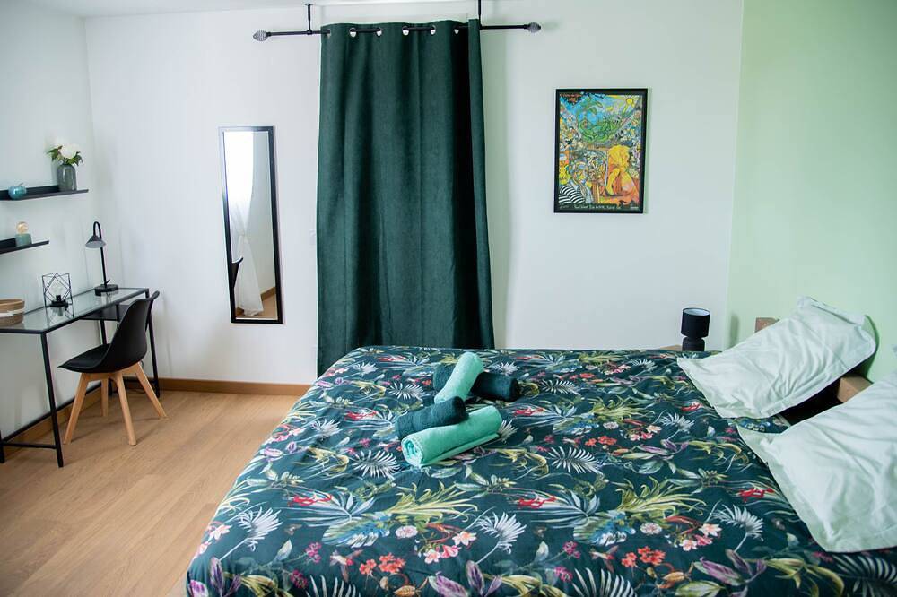 House With Air Conditioning, Terrace, Plancha 20 minutes from Nîmes in Mus, Nimes region