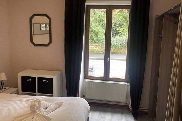 Ganze Wohnung, Superbe Appartement Neuf Face au Château - 2 ch / 5 Pers - Netflix Canal+ - Wifi in Sedan, Ardennen