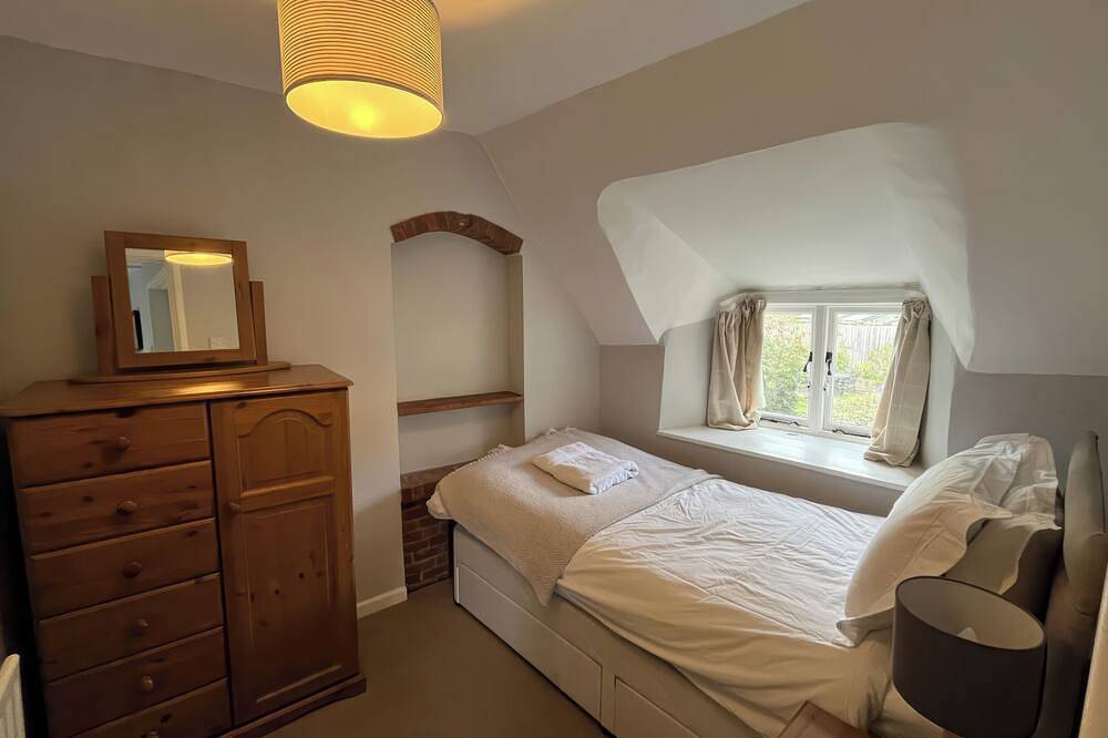 Little Ivy, pet friendly, with a garden in West Lulworth in Lulworth Cove, Dorset