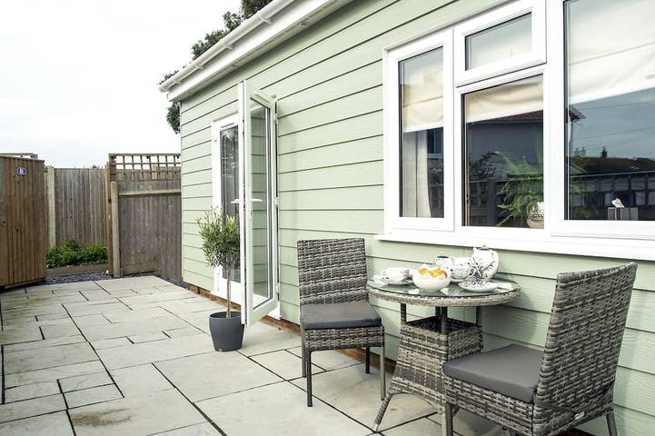 Ferienhaus für 2 Personen, mit Balkon und Whirlpool sowie Garten