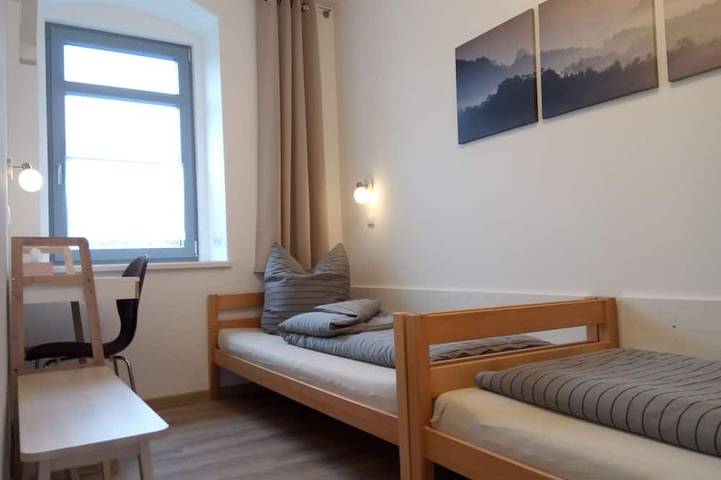 Ganze Wohnung, Geräumige Ferienwohnung für 6 Personen mit 3 Schlafzimmern, kinderfreundlich in Pirna, Elbsandsteingebirge