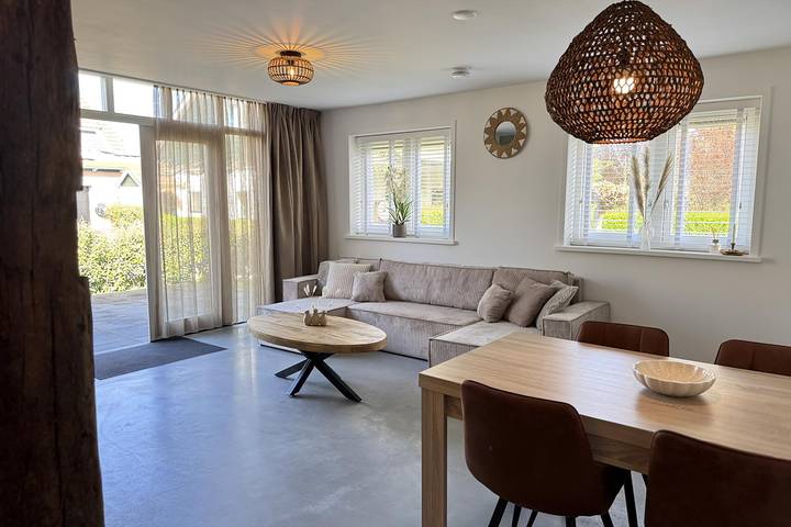 Vakantieappartement voor 6 personen, met Terras en Tuin in Julianadorp