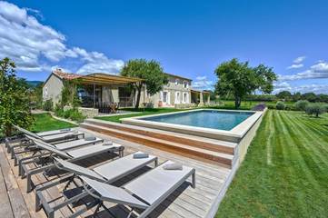 Cottage pour 12 personnes, avec jardin ainsi que vue et piscine à Sannes